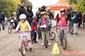 A 9-a ediție a concursului „Juniorii Pedalează”, o provocare pentru cei mai mici bicicliști: offroad, în contratimp!